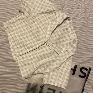 Cropped shein button top